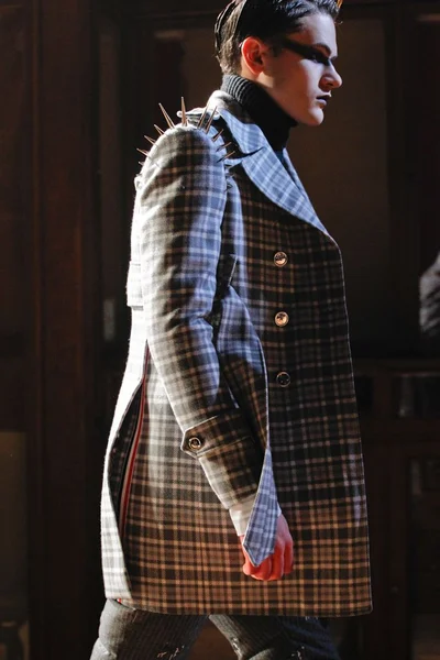 Look 61
